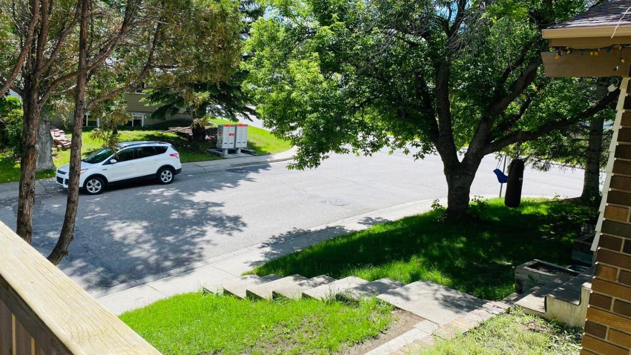 YYC Cozy Basement Suite-溫馨小屋 Designated Parking מראה חיצוני תמונה