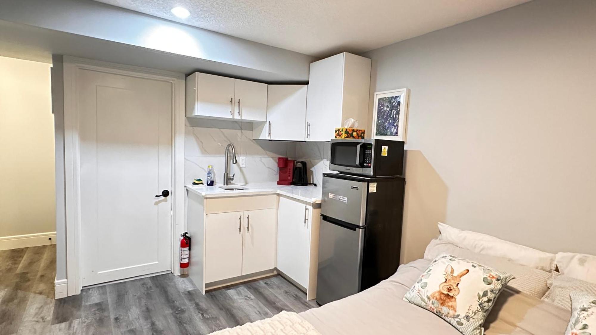 YYC Cozy Basement Suite-溫馨小屋 Designated Parking מראה חיצוני תמונה